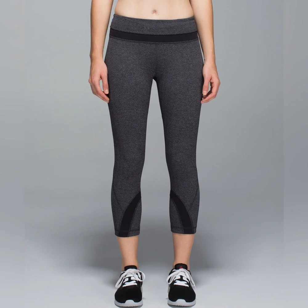 Lululemon Run Inspire Crop ll Size 4 All Luxtreme Black Heathered Leggings - Picture 12 of 12